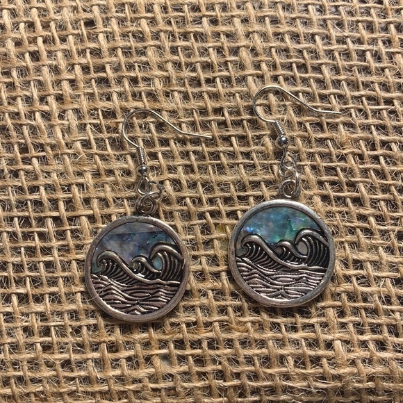 NWT Handmade Wave Earrings - Picture 1 of 1